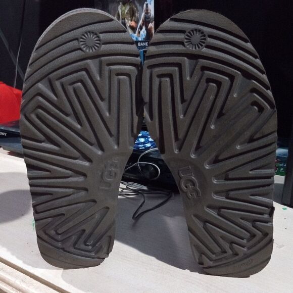 UGG Classic Short II - Picture 12 of 12